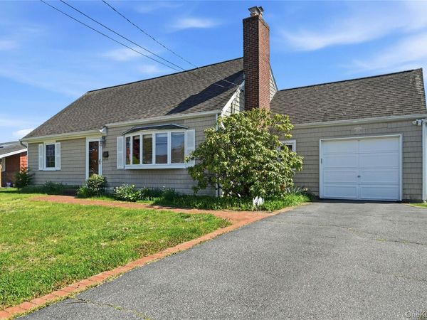 10 Bunny Lane, Amityville, NY 11701
