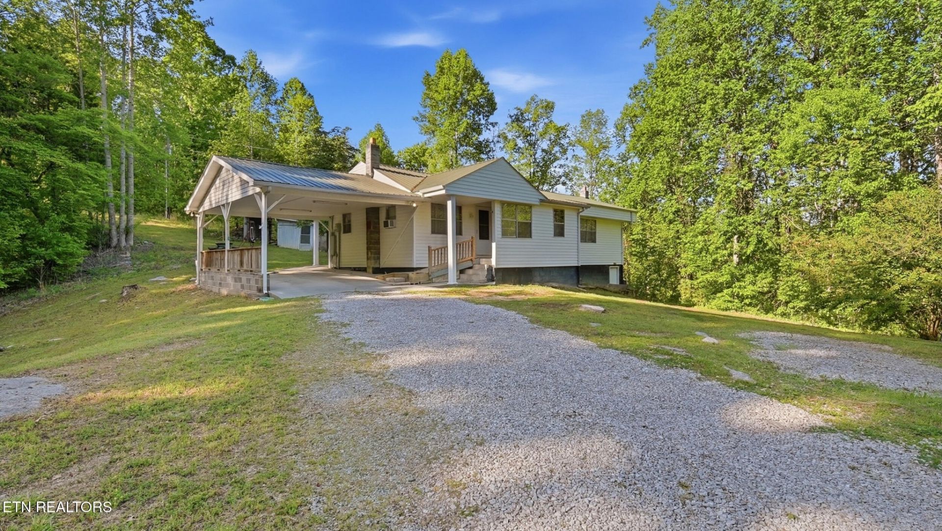 713 Shaddon Rd, Tellico Plains, TN 37385 Main Photo
