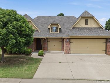 15611 E 91st Street North , Owasso, OK 74055