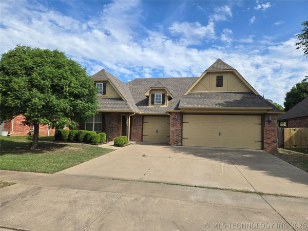 15611 E 91st Street North , Owasso, OK 74055