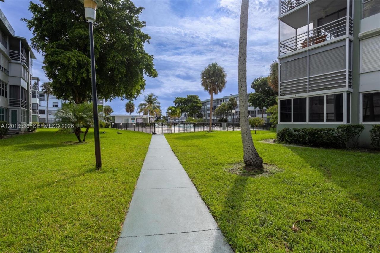 2741 Taft St , Unit 203, Hollywood, FL 33020 Photo