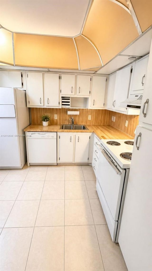 900 Saint Charles Pl , Unit 520, Pembroke Pines, FL 33026 Photo