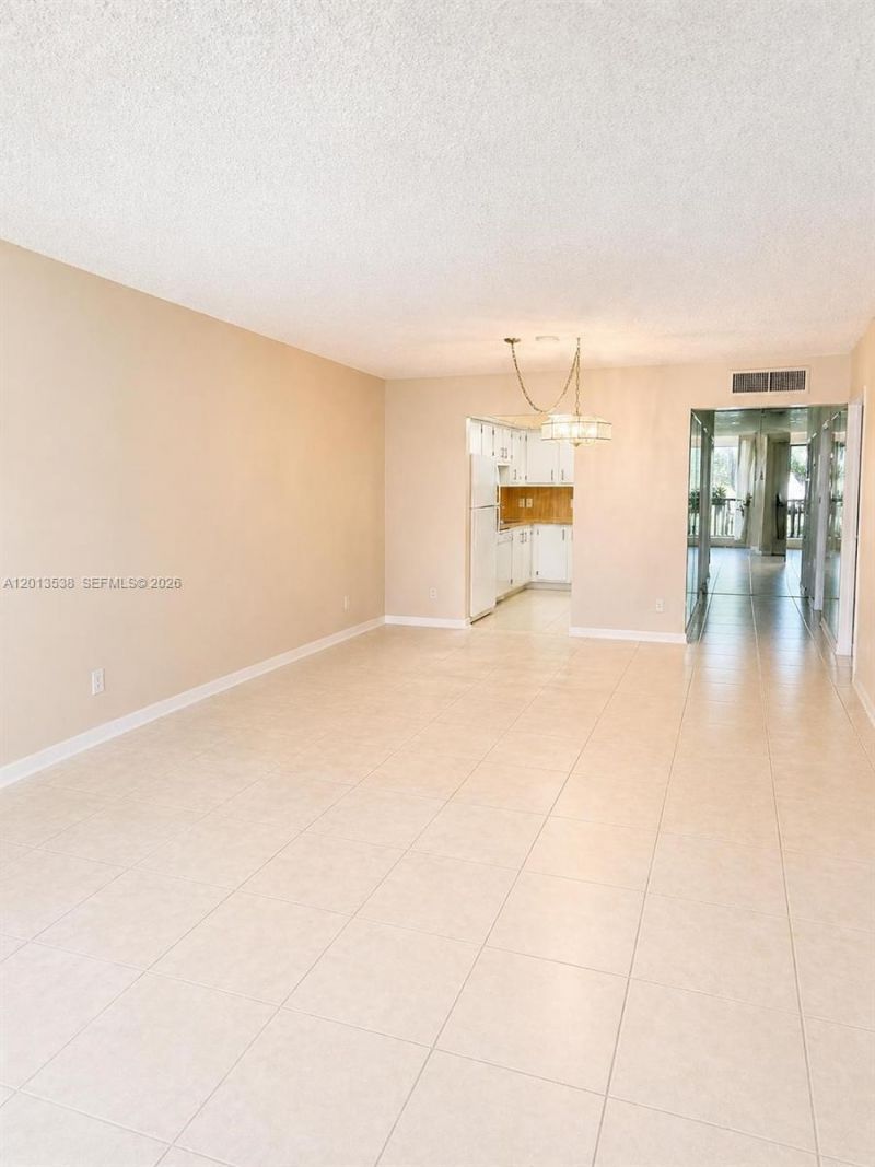 900 Saint Charles Pl , Unit 520, Pembroke Pines, FL 33026 Photo
