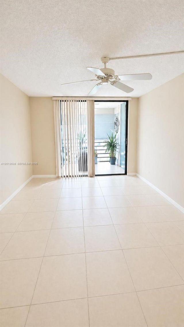 900 Saint Charles Pl , Unit 520, Pembroke Pines, FL 33026 Photo