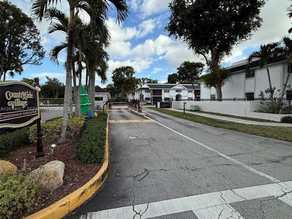 18875 NW 62nd Ave , Unit 208, Hialeah, FL 33015