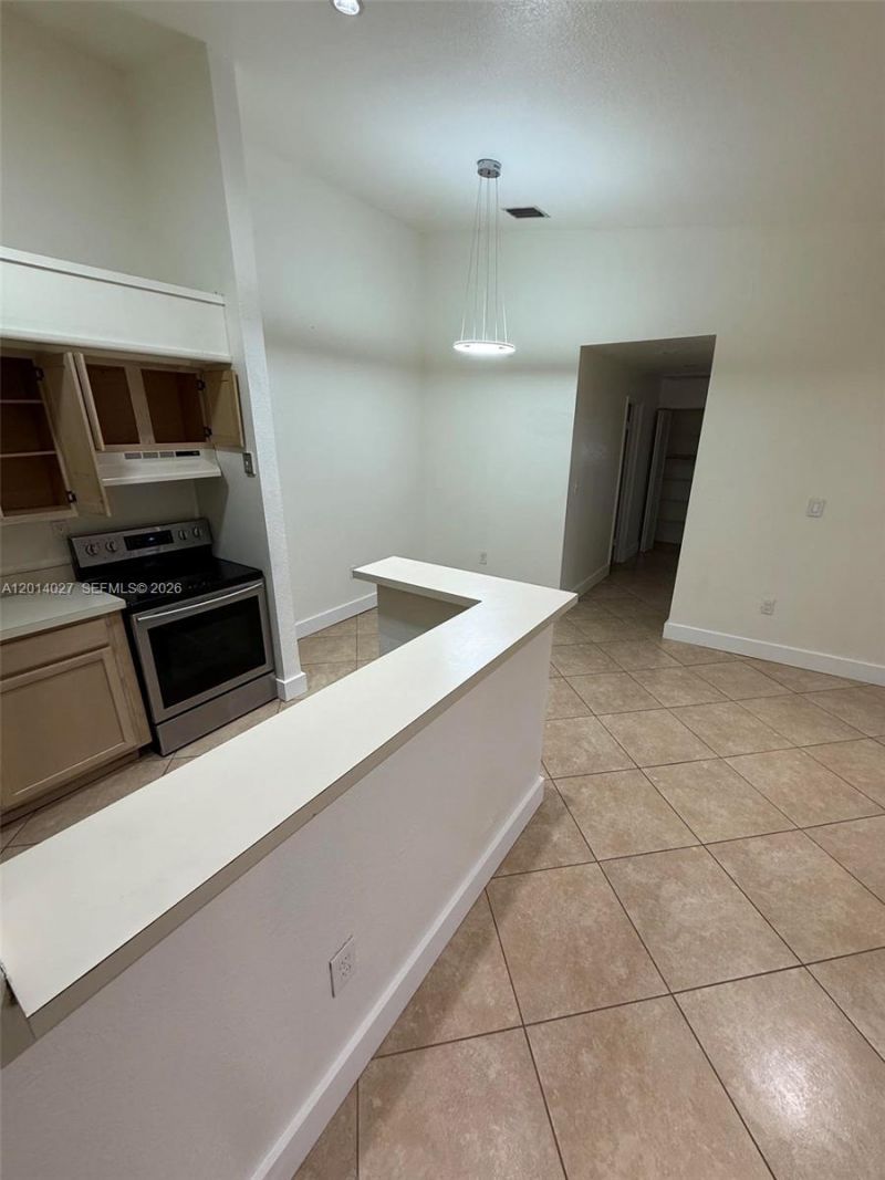 18875 NW 62nd Ave, Unit 208, Hialeah, FL 33015 Photo
