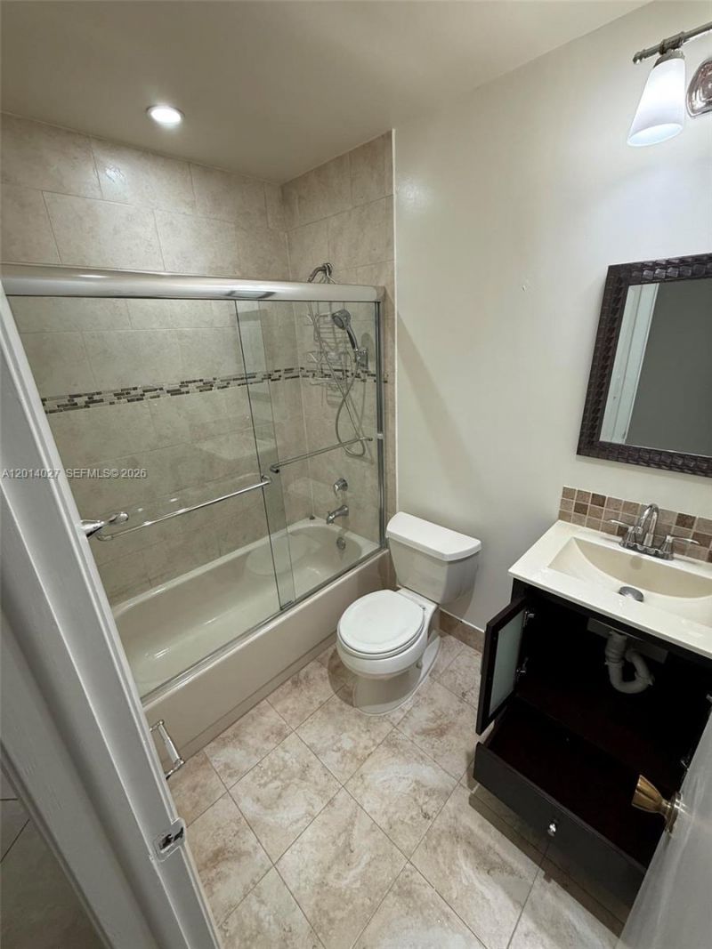 18875 NW 62nd Ave, Unit 208, Hialeah, FL 33015 Photo