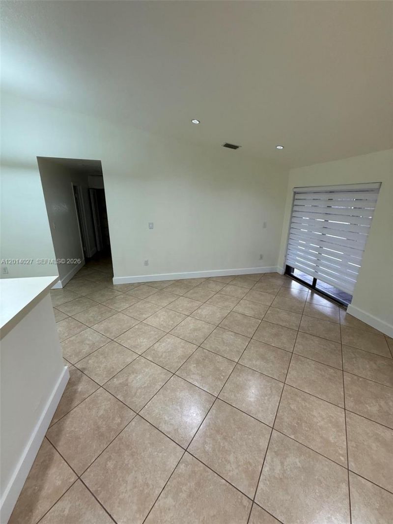 18875 NW 62nd Ave, Unit 208, Hialeah, FL 33015 Photo