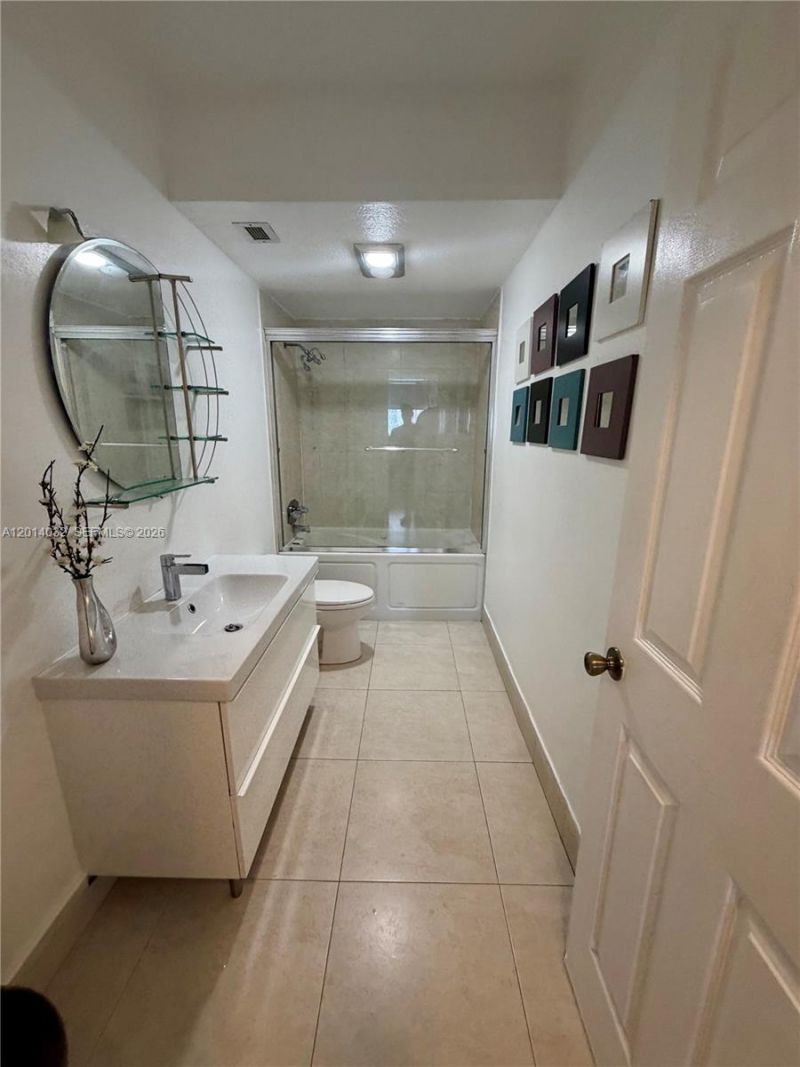 500 Bayview Dr , Unit 1631, Sunny Isles Beach, FL 33160 Photo