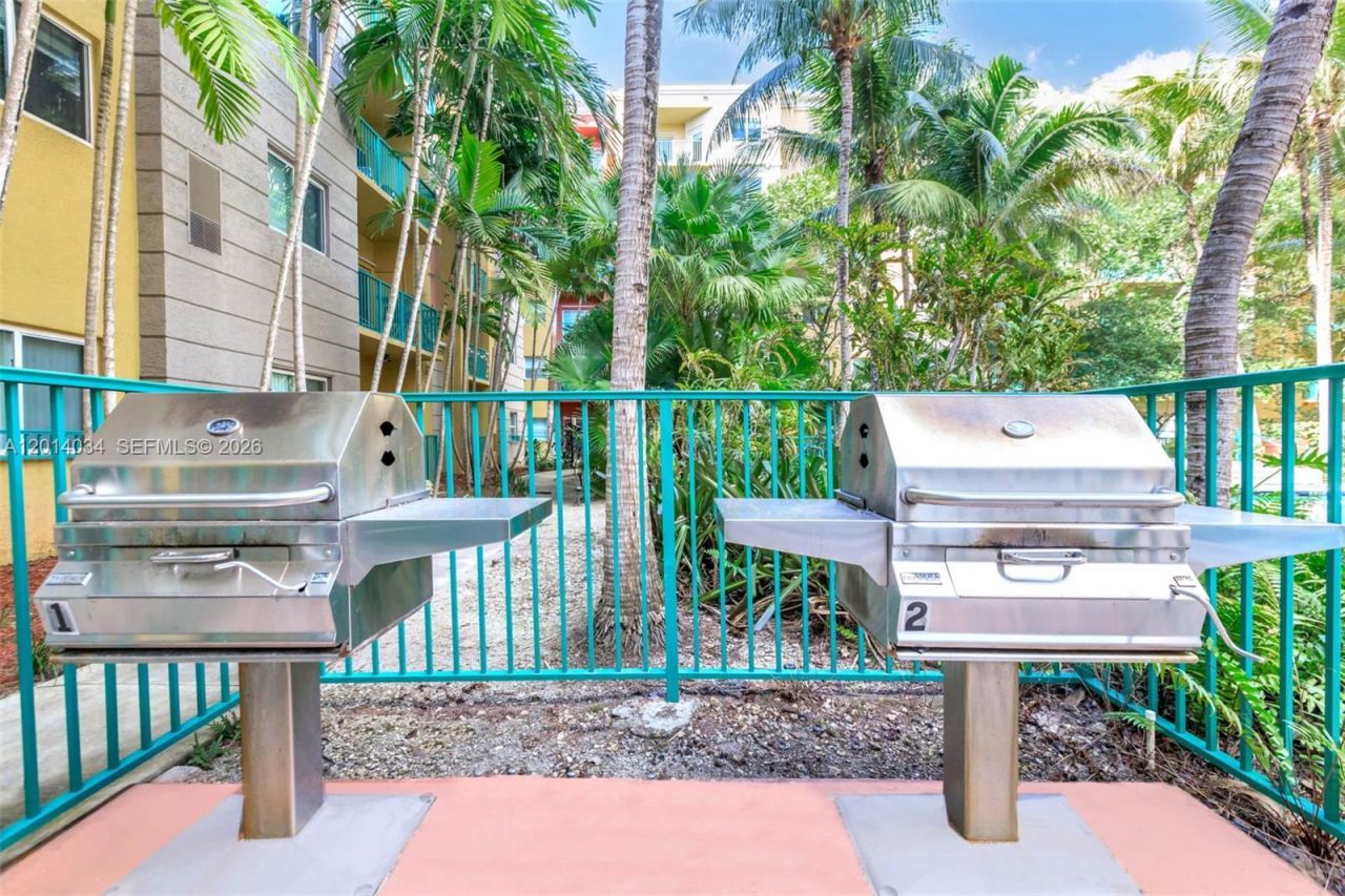 6001 SW 70th St , Unit 412, South Miami, FL 33143 Photo