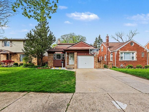 2182 Anita Avenue Avenue, Grosse Pointe Woods, MI 48236