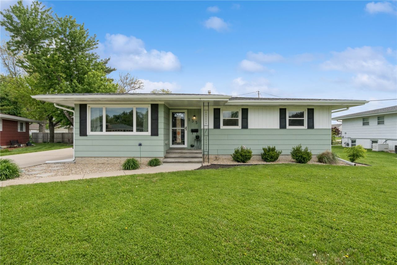 135 29th Street Court, Marion, IA 52302 Main Photo