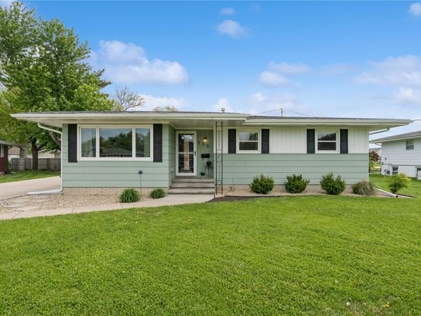 135 29th Street Court , Marion, IA 52302