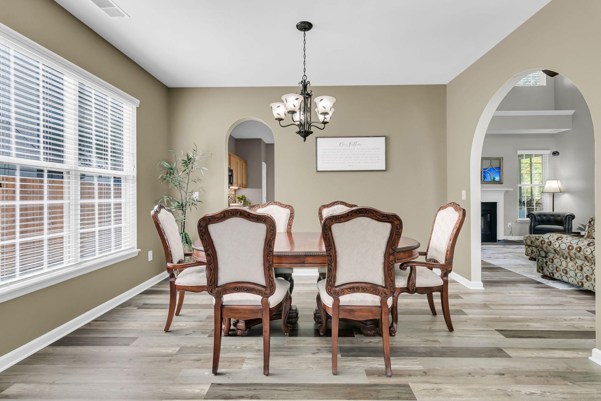 153 Oakbluff Road Photo 16