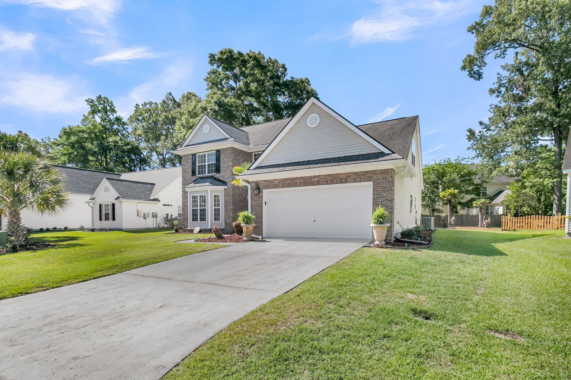 153 Oakbluff Road Photo 3
