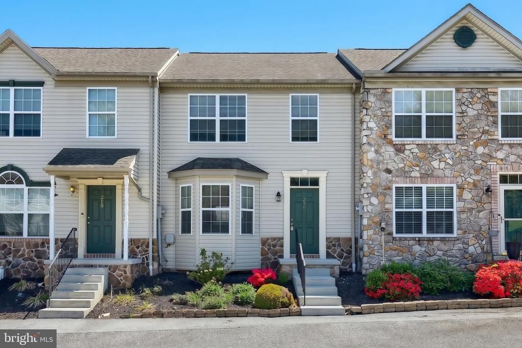 208 ROYAL DRIVE, MANCHESTER, PA 17345