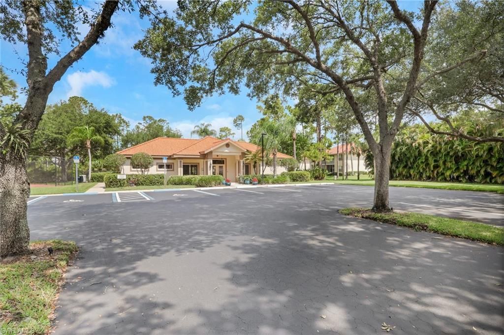 320 Robin Hood Cir, Unit 101, Naples, FL 34104 Photo