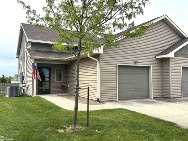 1201 Country Club Drive, Unit 9, Creston, IA 50801