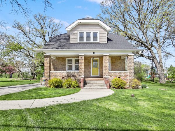 5075 S 35th St, Greenfield, WI 53221
