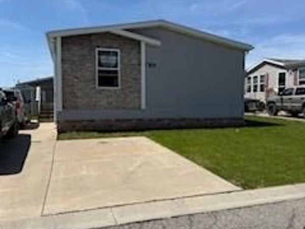 9885 Bellcrest Boulevard , Fenton, MI 48430