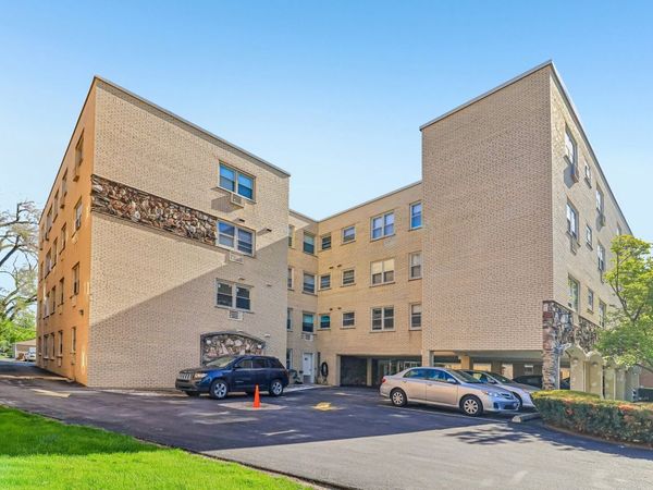 5220 Oakton Street , Unit 410, Skokie, IL 60077