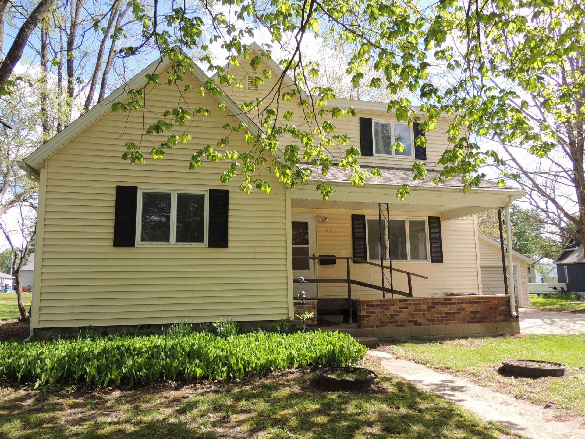 315 W Prospect Street, Shell Rock, IA 50670 Main Photo