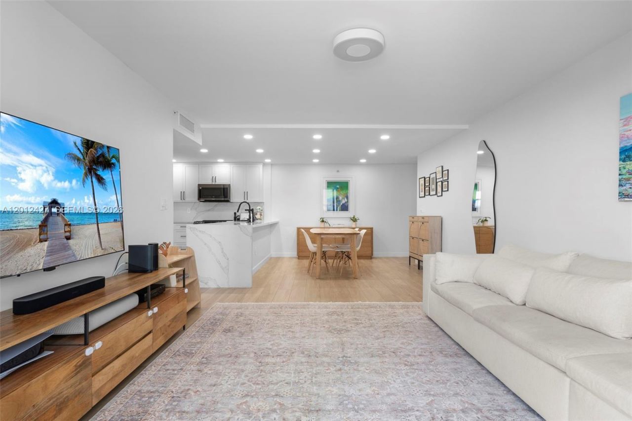 1621 Collins Ave , Unit PH1002, Miami Beach, FL 33139 Photo