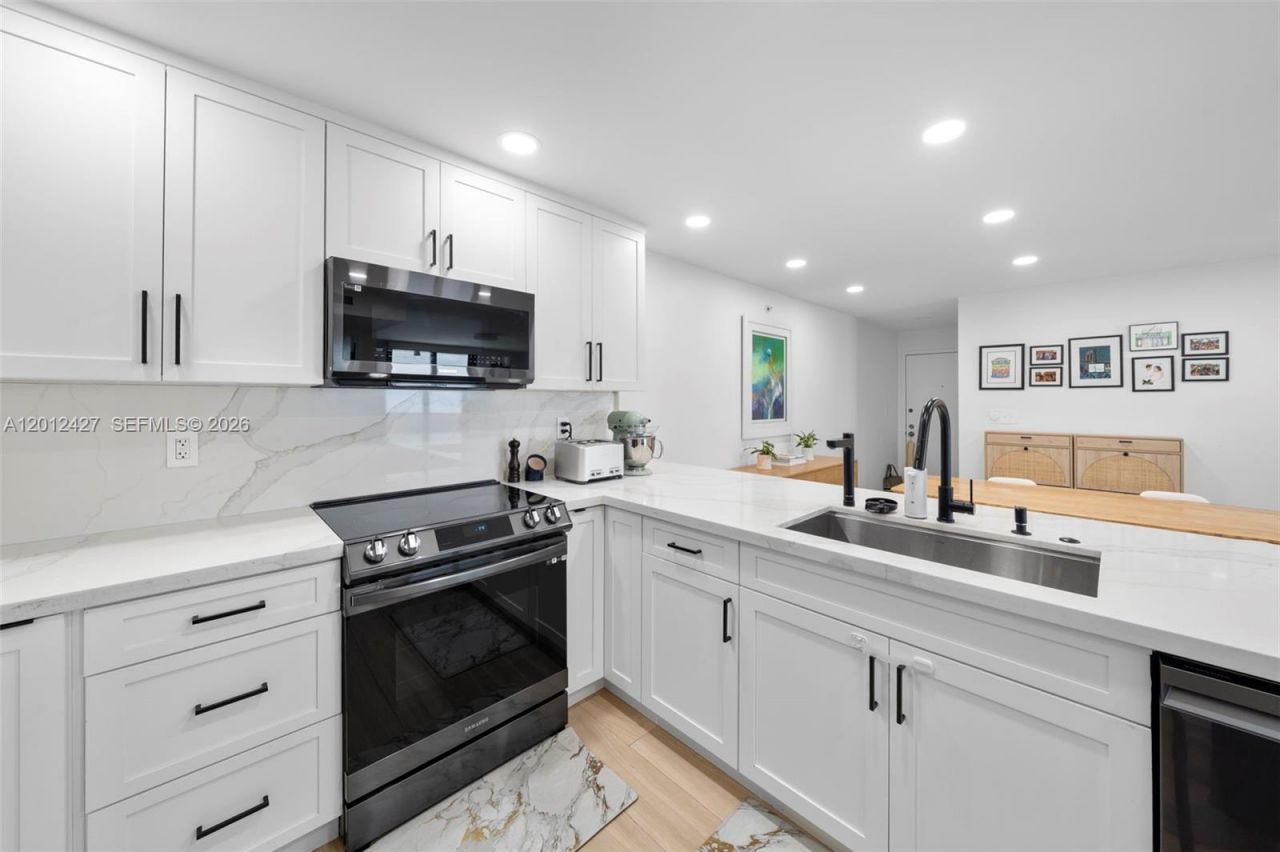1621 Collins Ave , Unit PH1002, Miami Beach, FL 33139 Photo