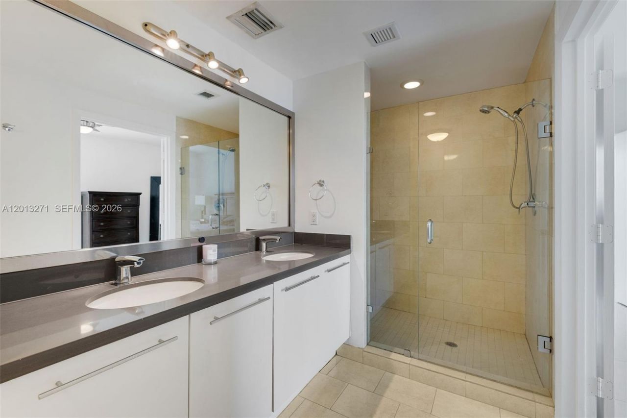 90 SW 3rd St , Unit 2504, Miami, FL 33130 Photo