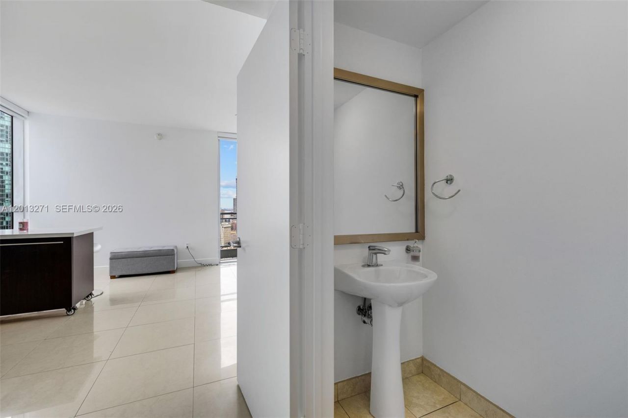 90 SW 3rd St , Unit 2504, Miami, FL 33130 Photo