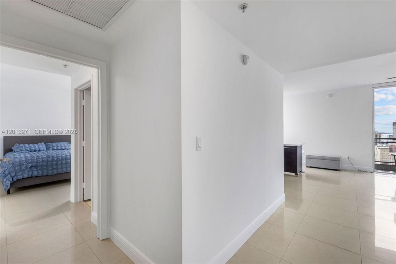 90 SW 3rd St , Unit 2504, Miami, FL 33130 Photo