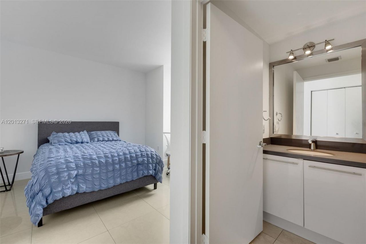 90 SW 3rd St , Unit 2504, Miami, FL 33130 Photo