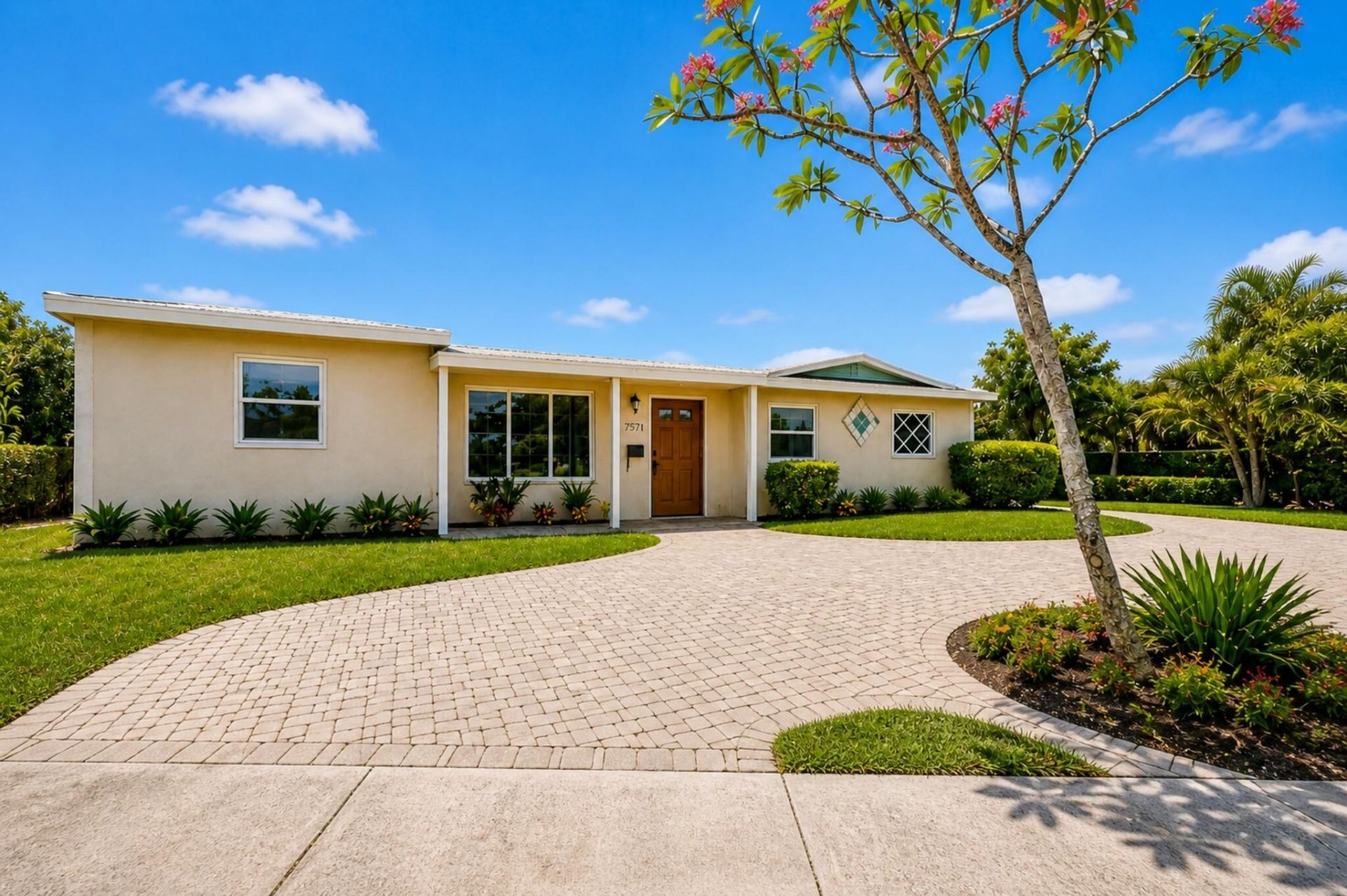 7571 NW 1st Court, Pembroke Pines, FL 33024 Photo