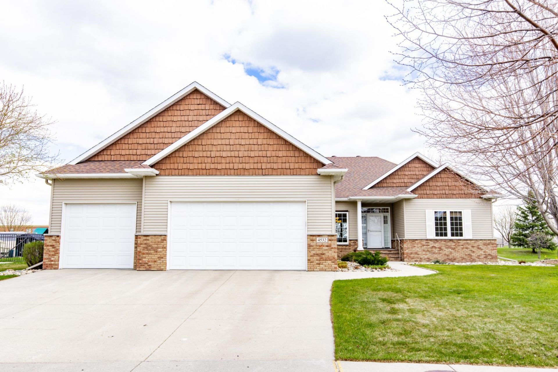 4532 Woodhaven Drive S, Fargo, ND 58104 Main Photo