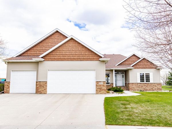 4532 Woodhaven Drive S, Fargo, ND 58104