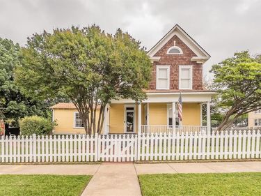 1419 Lipscomb Street, Fort Worth, TX 76104