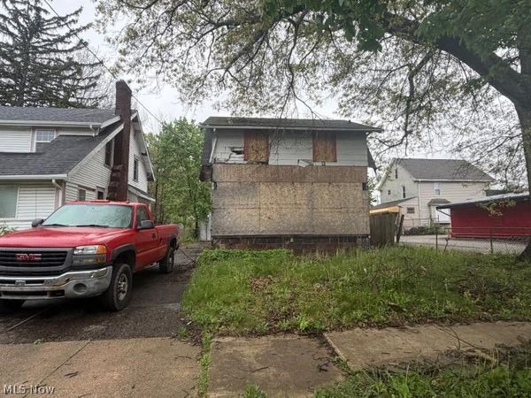 549 Bacon Avenue , Akron, OH 44320