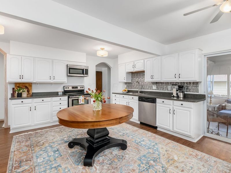 375 Potawatomi Drive, Westerville, OH 43081 Photo 3