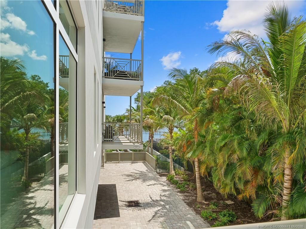 41 SW Seminole Street, Unit 208, Stuart, FL 34994 Photo