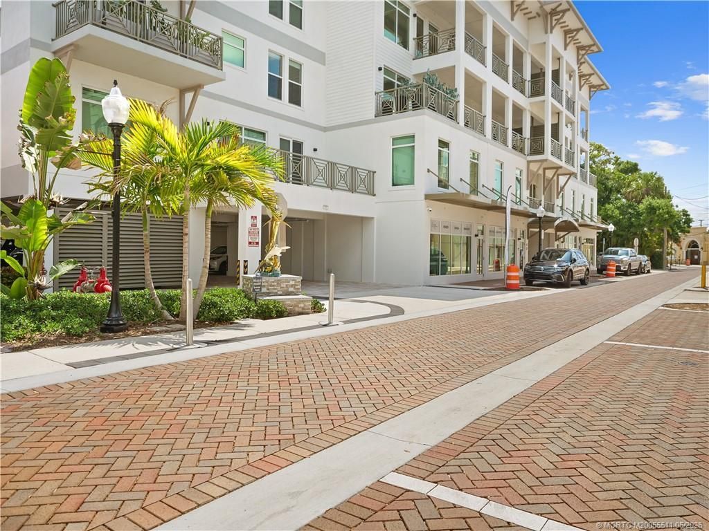 41 SW Seminole Street, Unit 208, Stuart, FL 34994 Photo