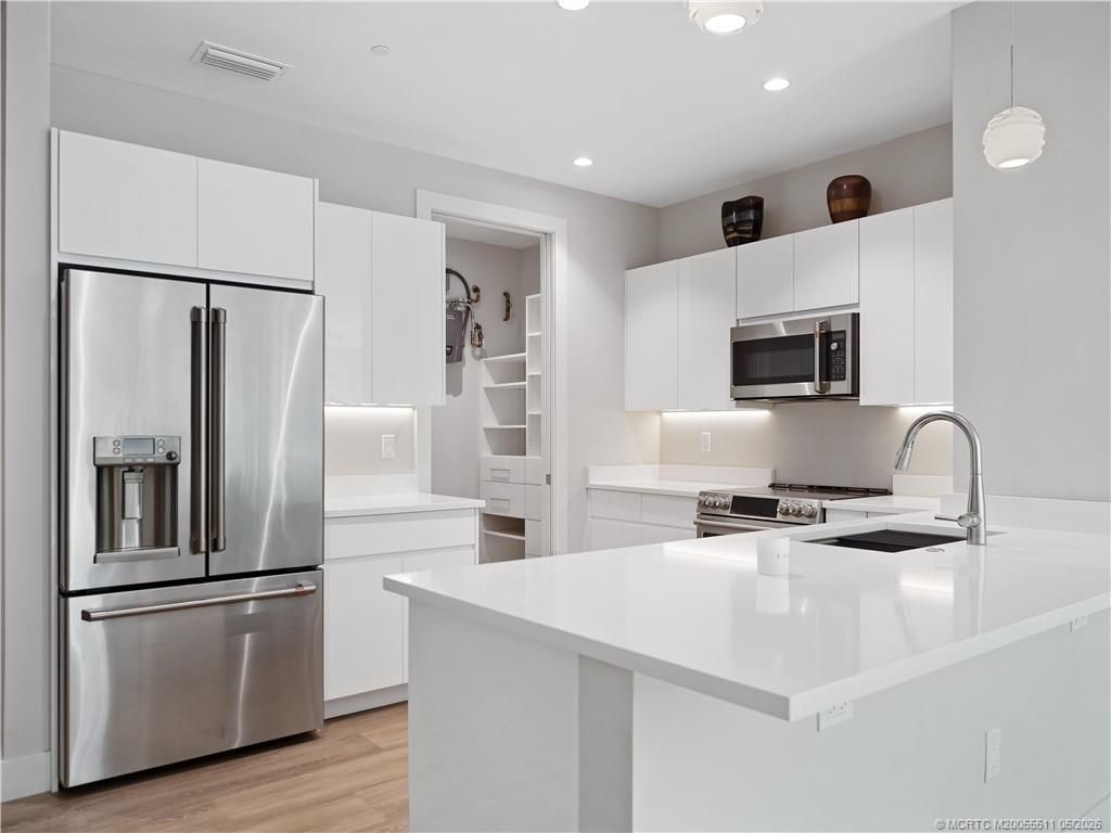 41 SW Seminole Street, Unit 208, Stuart, FL 34994 Photo