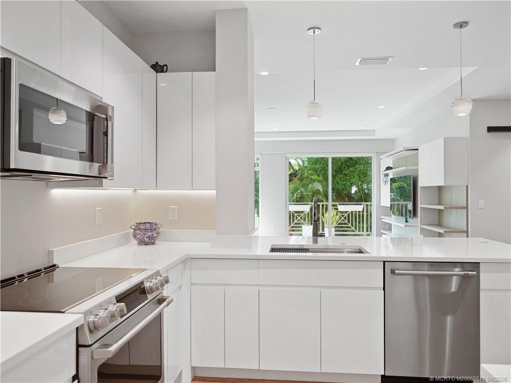 41 SW Seminole Street, Unit 208, Stuart, FL 34994 Photo