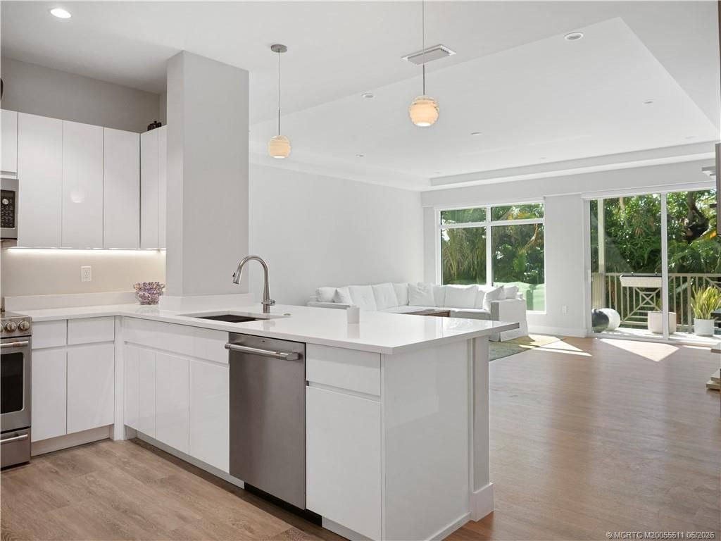 41 SW Seminole Street, Unit 208, Stuart, FL 34994 Photo