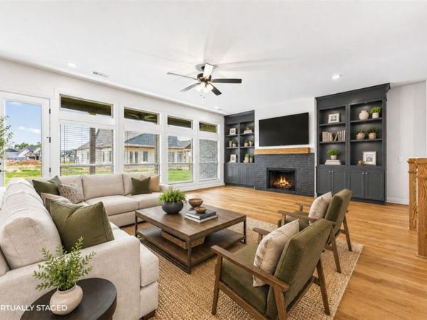 8900 W Comet Drive, Bentonville, AR 72713