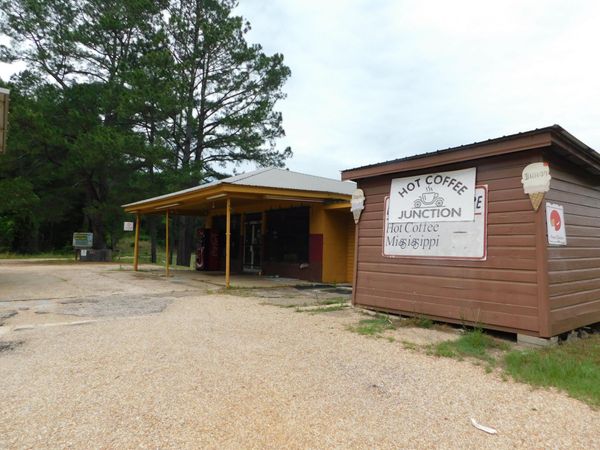 2543 MS-532, Collins, MS 39428