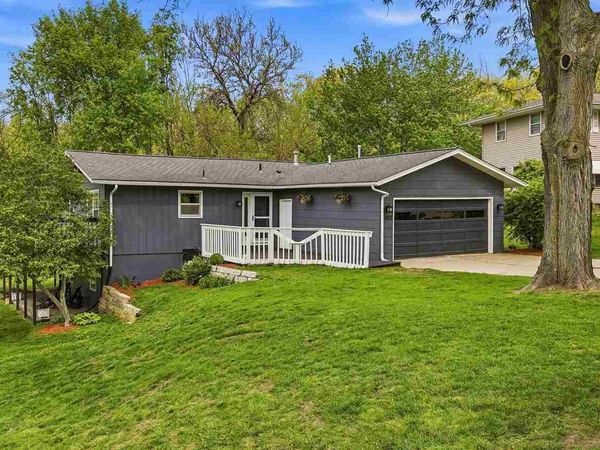 1603 Oak View Dr., Solon, IA 52333