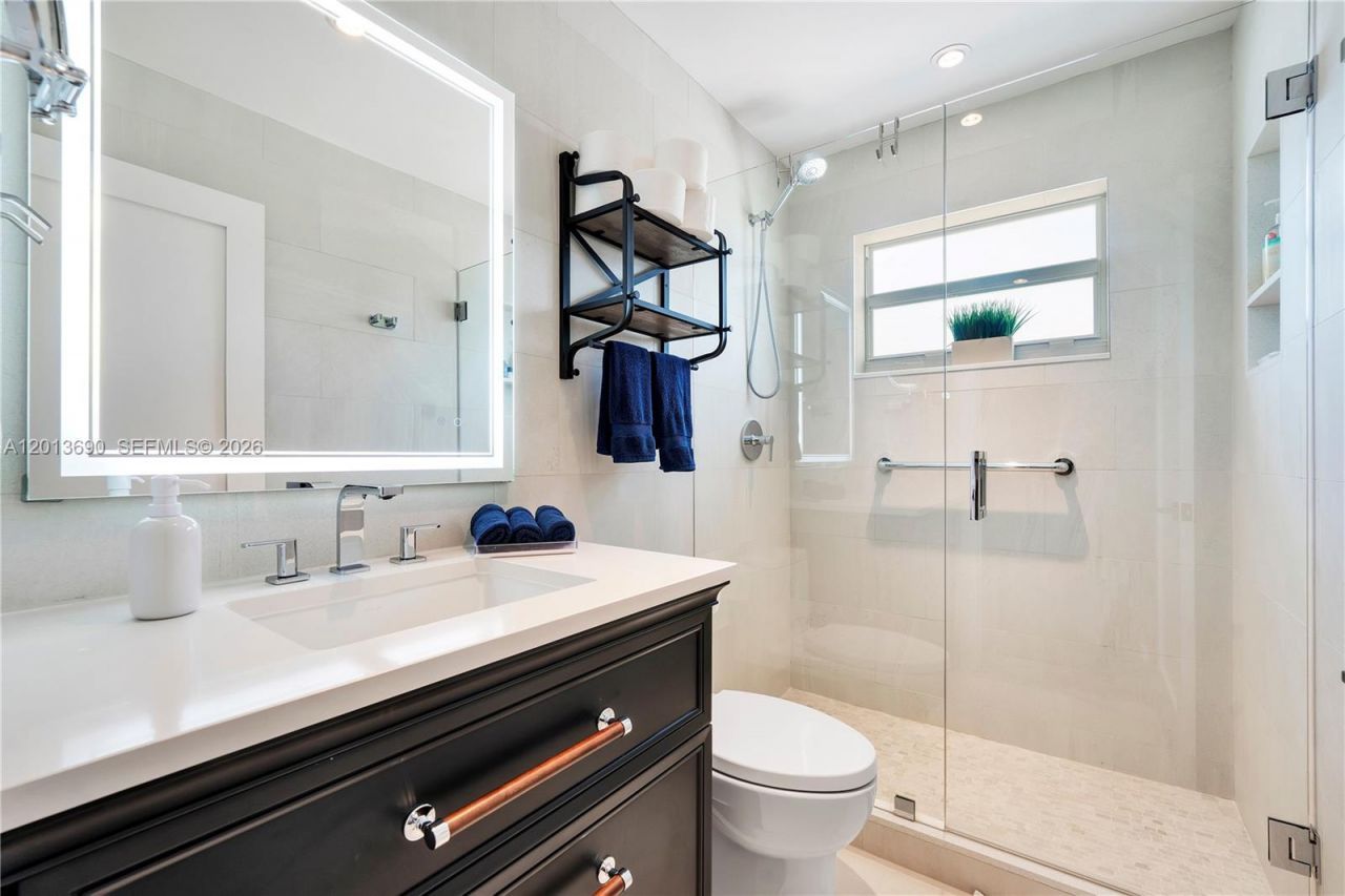 2455 Flamingo Dr , Unit 501, Miami Beach, FL 33140 Photo