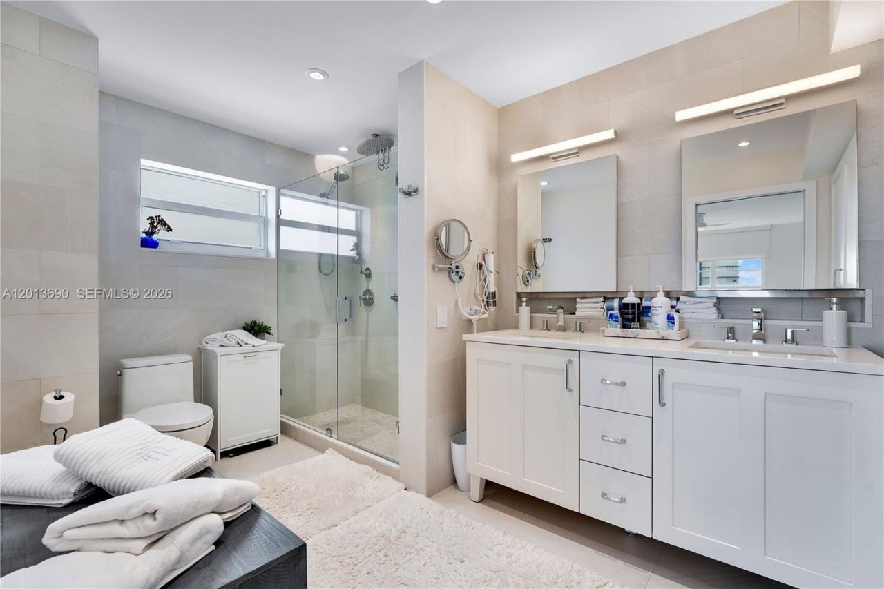 2455 Flamingo Dr , Unit 501, Miami Beach, FL 33140 Photo