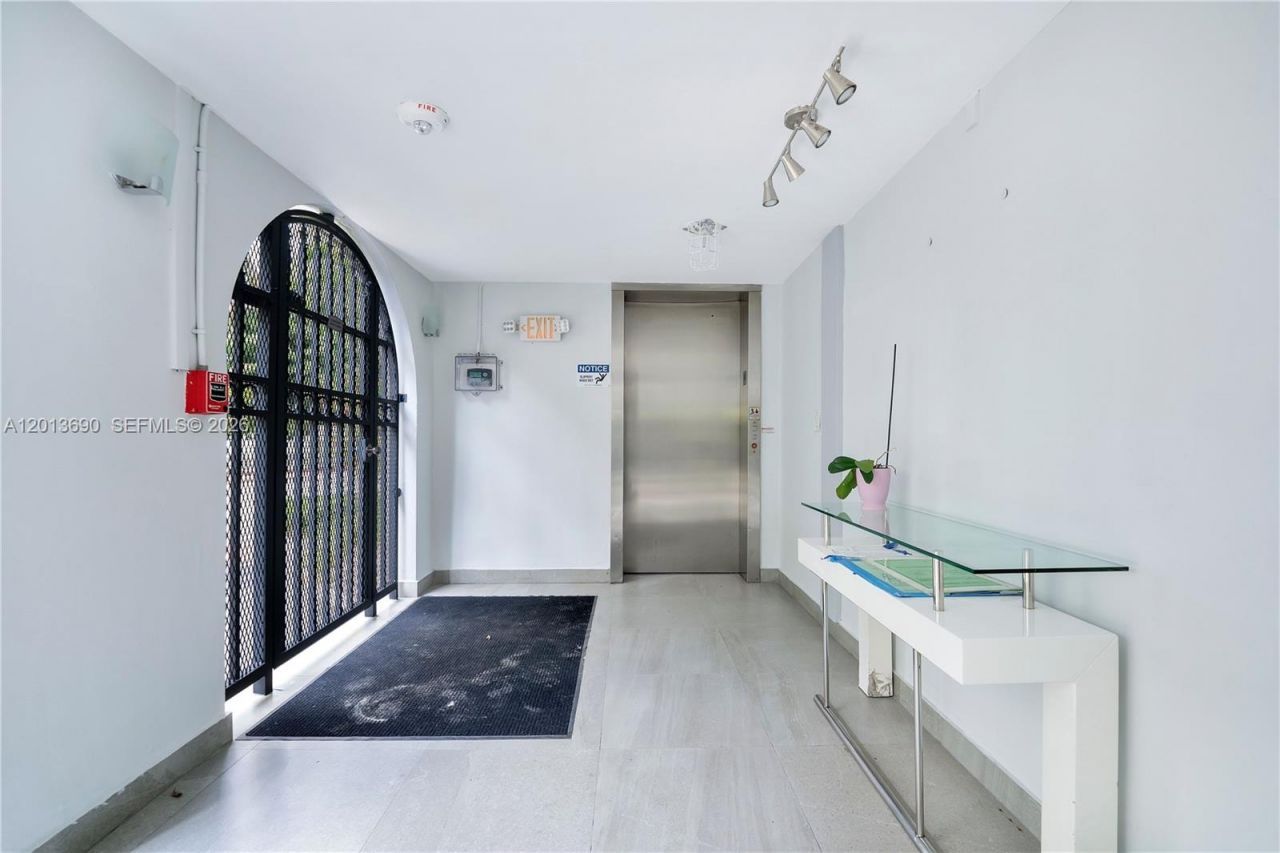 2455 Flamingo Dr , Unit 501, Miami Beach, FL 33140 Photo