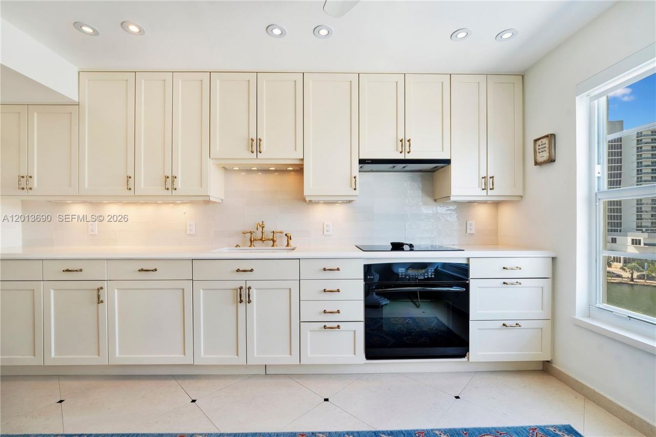 2455 Flamingo Dr , Unit 501, Miami Beach, FL 33140 Photo